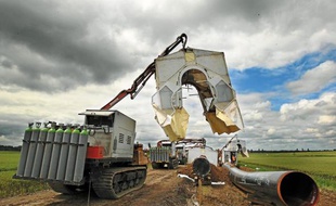 Environ 500 ouvriers travaillent sur le chantier du gazoduc au plus fort de l'activité. Parmi eux, 120 sont issus du marché de l'emploi local.