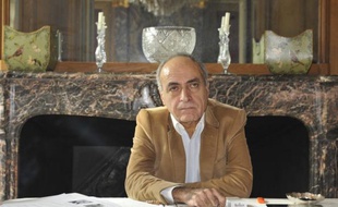 Une perquisition a été menée jeudi au domicile parisien de l'homme d'affaires franco-libanais Ziad Takieddine dans l'enquête sur les accusations de financement de la campagne de Nicolas Sarkozy en 2007, a-t-on appris de source proche du dossier, confirmant une information d'Europe 1.