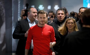 Le footballeur David Beckham lors d'une séance de dédicace dans le magasin H&M de Paris le 24 mai 2013.