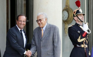 François Hollande a estimé lundi qu'il "ne peut y avoir de solution politique sans le départ de Bachar al-Assad" du pouvoir à Damas, lors d'un entretien avec le médiateur international pour la Syrie, Lakhdar Brahimi.