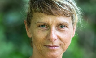 Sara, dans Koh Lanta, l'île des héros.