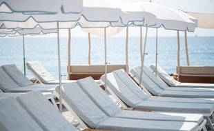 Sur une plage privée, à Nice