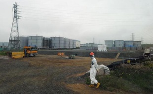 Une délégation de représentants de l'Autorité de régulation du secteur nucléaire et d'experts s'est rendue vendredi à la centrale accidentée de Fukushima pour constater de visu les problèmes de fuites d'eau radioactive, a indiqué un porte-parole.