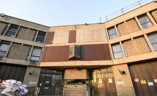 Entrée de la prison de Fleury-Merogis, près de Paris