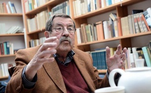 Le prix Nobel de littérature allemand, Günter Grass, persona non grata en Israël, a loué dans un nouveau poème Mordehai Vanunu, le divulgateur du nucléaire israélien, ce que la presse allemande percevait dimanche comme une nouvelle provocation à l'égard de l'Etat hébreu.