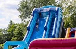 Mort d’une fillette de 4 ans dans un parc aquatique en Angleterre