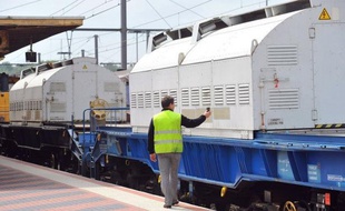 Un train transportant des déchets métalliques radioactifs à destination de la Belgique a quitté Valognes (Manche) dans la nuit de mardi à mercredi, a annoncé le groupe nucléaire français Areva dans un communiqué.
