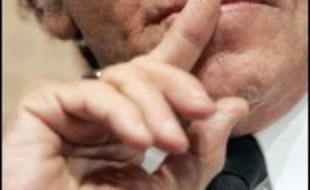 Jack Lang, candidat à l'investiture socialiste pour 2007, a tiré mardi du parcours des Bleus au Mondial de football des leçons pour la présidentielle, soulignant en particulier que "l'expérience compte" et que "l'histoire n'est jamais écrite à l'avance".