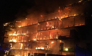 Un immeuble de quatre étages a pris feu à Draguignan