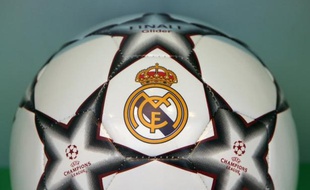 Le Real Madrid a annoncé vendredi soir qu'il allait porter plainte contre le docteur Eufemiano Fuentes, principal accusé dans le procès de l'affaire de dopage Puerto, actuellement jugée à Madrid.