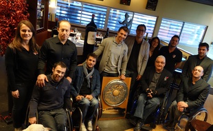 Le Stade Toulousain Rugby Handisport et son parrain Vincent Clerc présentent le Bouclier de champion de France 2015.