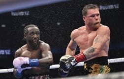 Crawford détrône Canelo et ajoute une troisième ceinture à sa collection