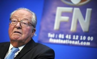 Jean-Marie Le Pen, président du Front national, a dénoncé mercredi une "vaine inflation des ministres et des intitulés", en réaction au remaniement ministériel annoncé la veille.
