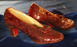 Les fameuses chaussures rouge portées par Judy Garland dans le film «Le Magicien d'Oz».