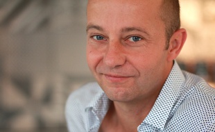 Auteur de polars, Christophe Guillaumot, 47 ans, dirige la section