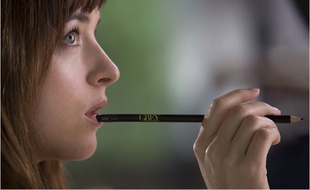 Dakota Johnson incarne Ana dans «50 nuances de Grey»