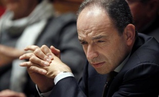 Le bureau politique de l'UMP entérinera mercredi la nomination à la tête du parti présidentiel de Jean-François Copé, dont la succession au groupe UMP à l'Assemblée, loin d'être une formalité, promet une guerre fratricide entre Christian Jacob et Jean Leonetti.