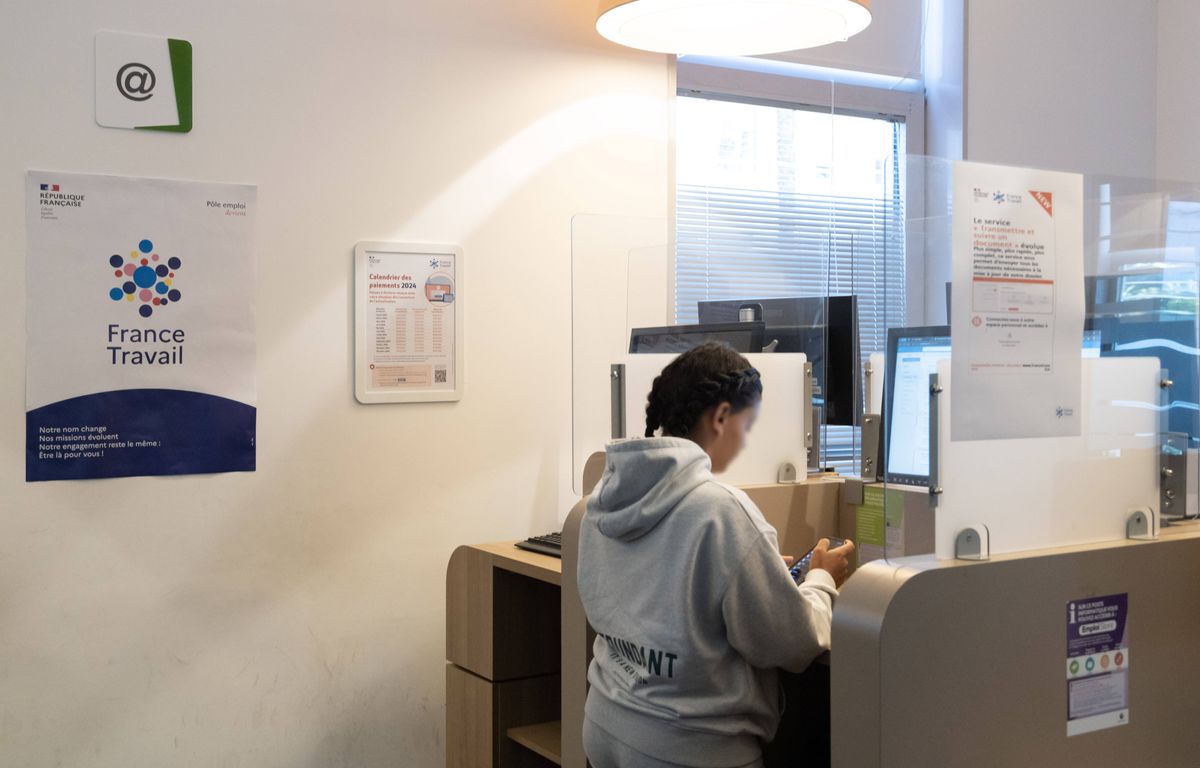 Salaires amputés, impayés, oublis... A France Travail, des algorithmes fautifs font-ils la loi au détriment des chômeurs ?
