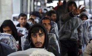 Un autobus de migrants en direction de la Normandie.