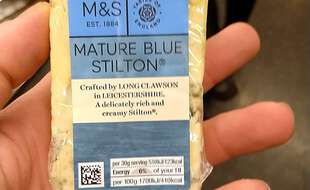 Le trafiquant a été trahi par un morceau de fromage bleu de Stilton (illustration).