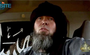 Capture d'écran vidéo montrant un otage présenté comme le Français Serge Lazarevic fournie par le centre de surveillance des sites jihadistes (SITE) et diffusée sur Twitter et des forums jihadistes le 17 novembre 2014 par une branche sahraouie du groupe islamiste Al-Qaïda au Maghreb islamique (Aqmi)