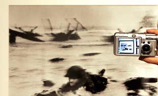 L'un des célèbres clichés de Robert Capa le 6 juin 1944 à Omaha Beach