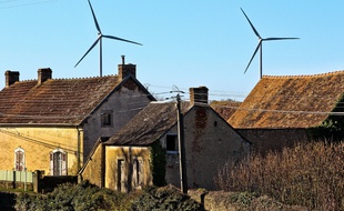 Des éoliennes, ici près d'un village de la Sarthe. (illustration)