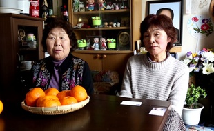 Chikako Yokoyama et Hatsuno Sano, deux habitantes du village d'Iitate qui ont dû évacuer leurs maisons.