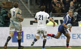 Le joueur français Gaël Fickou lors du match face à l'Angleterre le 1er février 2014 au stade de France.