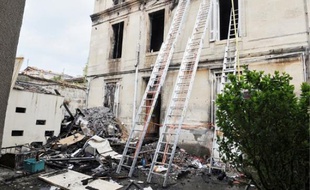 L'immeuble situé dans une arrière-cour de la rue Monadey a été complètement ravagé.