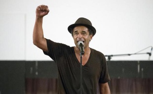 Yannick Noah lors de son concert à la maiosn d'arrêt de Fresnes (Val-de-Marne), le 2 juin 2014