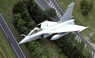 L'Inde pourrait commander jusqu'à 189 avions de combat français Rafale à Dassault Aviation, 63 de plus que les 126 en négociation, ont indiqué jeudi à l'AFP des sources proches des discussions.