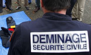 Illustration.Toulouse, le 21 novembre 2012. une formation au déminage.