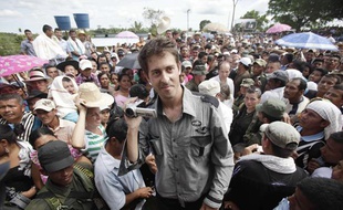 Le journaliste français Roméo Langlois, après sa libération à San Isidro (Colombie), le 30 mai 2012.