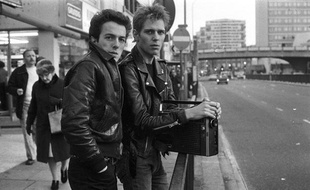 Joe Strummer et Paul Simonon de The Clash en 1978