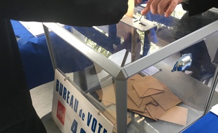 Vote à la présidentielle dans un bureau de Lille