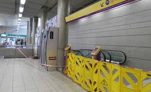 Après l'incident, l'escalator a été mis hors-service à la station de métro République.