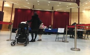 Bureau de vote de la primaire de la droite et du centre, à Lille