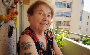 Micheline, 90 ans, a commencé le tatouage à l'âge de 70.