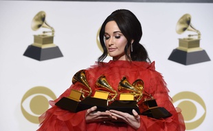 Kacey Musgraves est repartie des Grammy avec quatre récompenses.