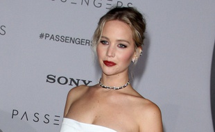 L'actrice Jennifer Lawrence à l'avant-première de Passengers à Los Angeles