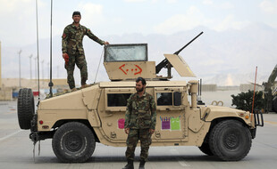 Des soldats afghans sur le base de Bagram après le retrait des troupes américaines, le 5 juillet 2021.