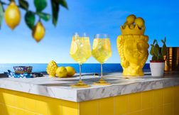 Moins amer et plus coloré, le spritz tente de se renouveler 