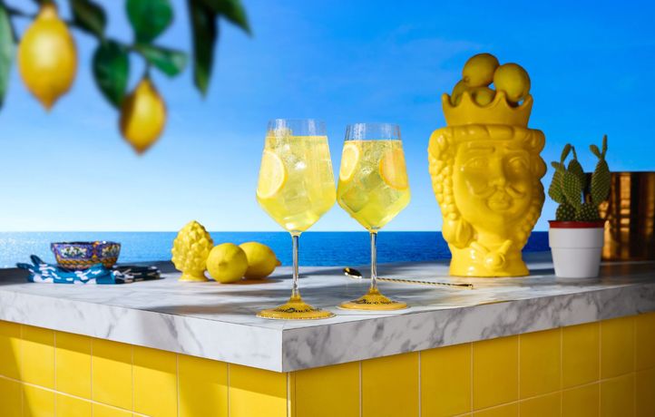 Moins amer et plus coloré, le spritz tente de se renouveler 