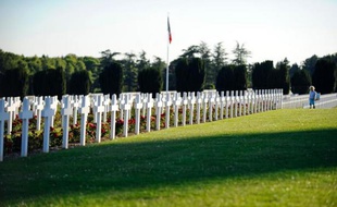 Certains ont craqué un jour, refusant d'aller à la tuerie, malgré les ordres de leur officier, d'autres se sont mutinés: un rapport d'historiens remis mardi au ministre des Anciens Combattants, Kader Arif, préconise des pistes pour réintégrer dans la mémoire nationale ces soldats français, souvent "fusillés pour l'exemple" par les leurs, entre 1914 et 1918.