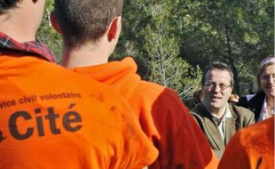 Le service civique a été lancé par Martin Hirsch (à droite).