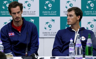 Andy et Jamie Murray avant la demi-finale de la Coupe Davis Grande-Bretagne - Australie, le 19 septembre 2015.