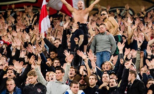 Des supporters de l'Ajax Amsterdam lors d'un déplacement à Manchester City en octobre 2012.