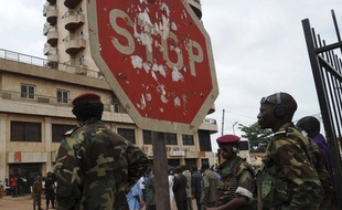 Le milieu économique centrafricain demeure "pessimiste" quant à la reprise de "l'activité" promise mardi par le nouveau pouvoir en place, alors que l'insécurité persiste dans le pays et qu'une partie de l'outil de production a été détruite lors des violences qui ont amené la rébellion au pouvoir.