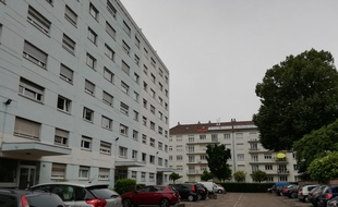 Khamzat Azimov a grandi dans la périphérie de Strasbourg, notamment à Schiltigheim, commune limitrophe.